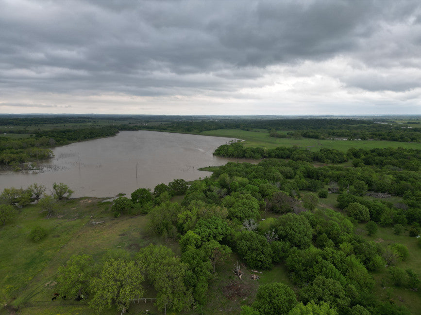 560 acres with 8 Ponds and 120 acre Lake in Hughes County - North End