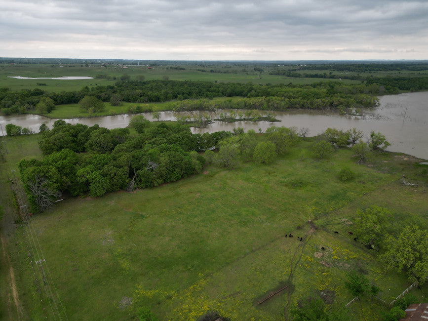 560 acres with 8 Ponds and 120 acre Lake in Hughes County - North End