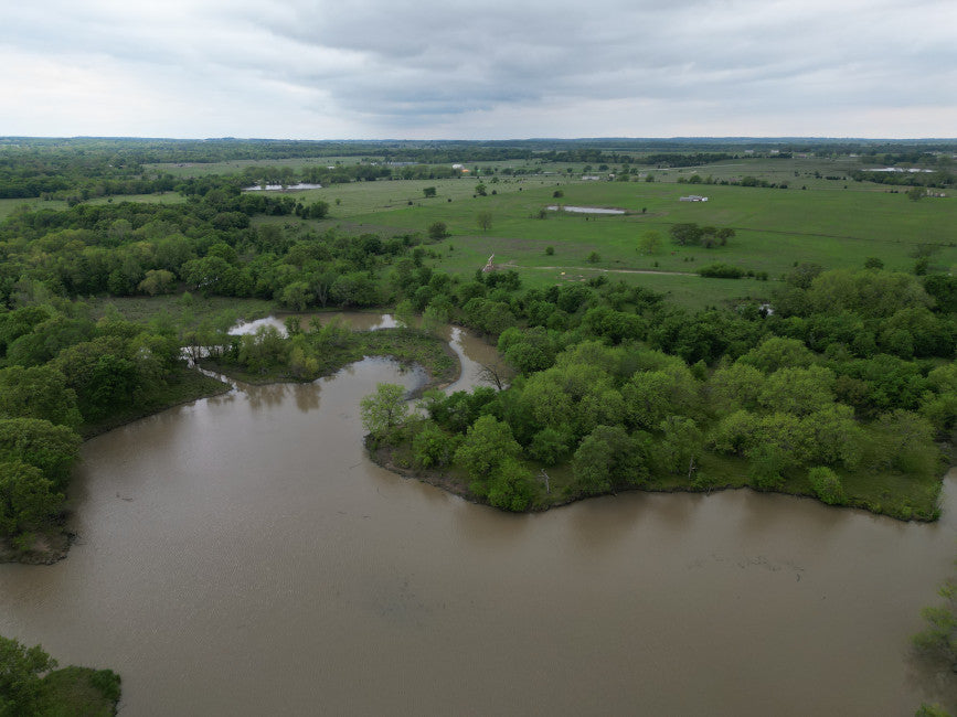 560 acres with 8 Ponds and 120 acre Lake in Hughes County - North End