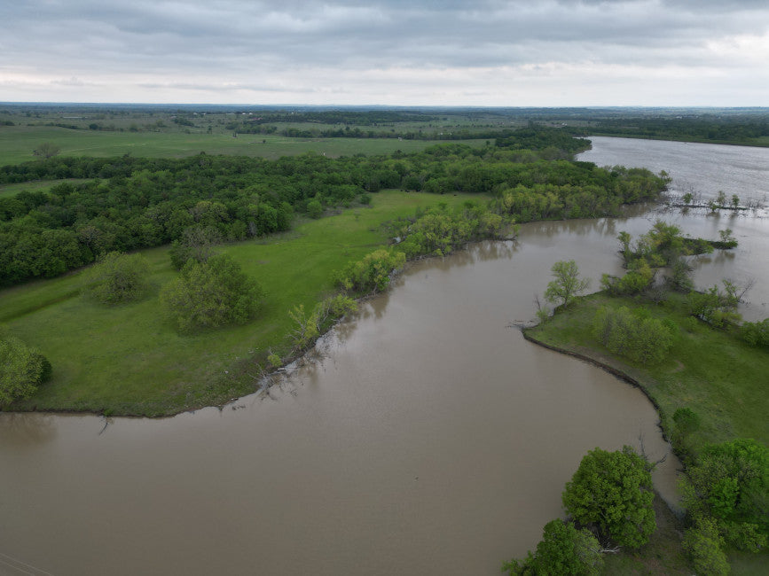 560 acres with 8 Ponds and 120 acre Lake in Hughes County - North End