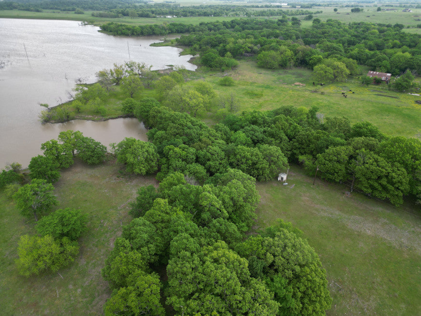 560 acres with 8 Ponds and 120 acre Lake in Hughes County - North End