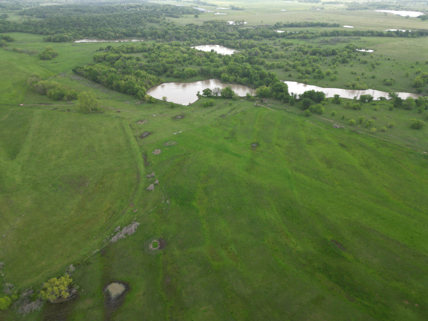 560 acres with 8 Ponds and 120 acre Lake in Hughes County - North End