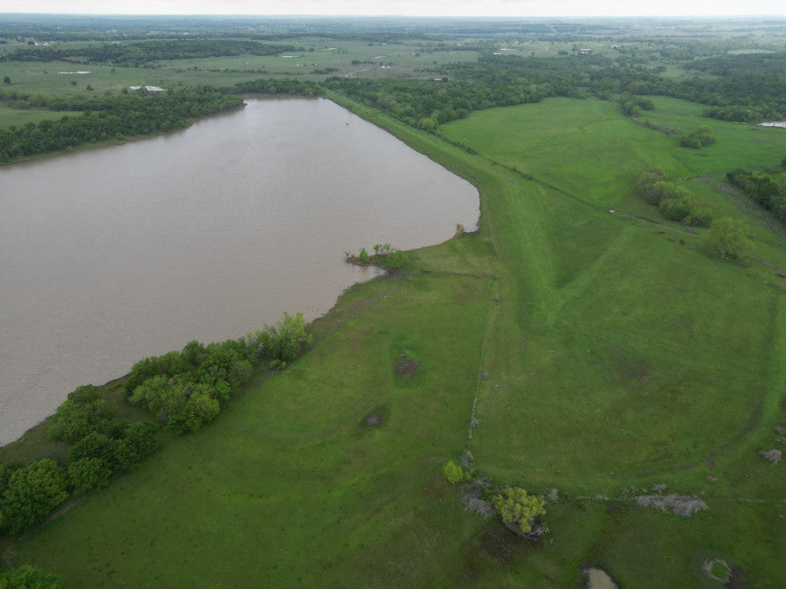 560 acres with 8 Ponds and 120 acre Lake in Hughes County - North End