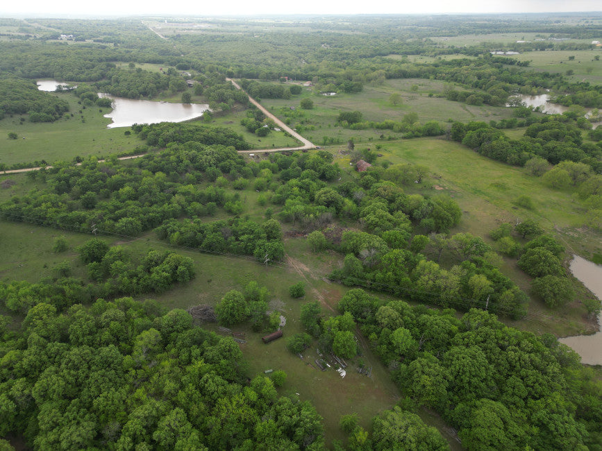 560 acres with 8 Ponds and 120 acre Lake in Hughes County - North End
