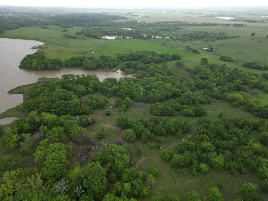 560 acres with 8 Ponds and 120 acre Lake in Hughes County - North End